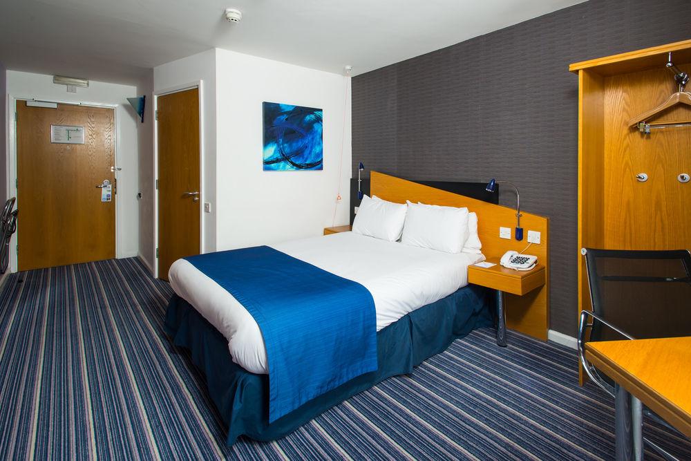 Holiday Inn Express Manchester East, An Ihg Hotel Екстер'єр фото