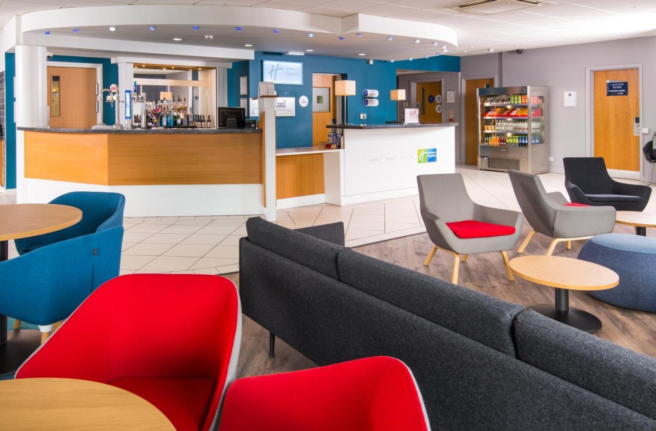 Holiday Inn Express Manchester East, An Ihg Hotel Екстер'єр фото