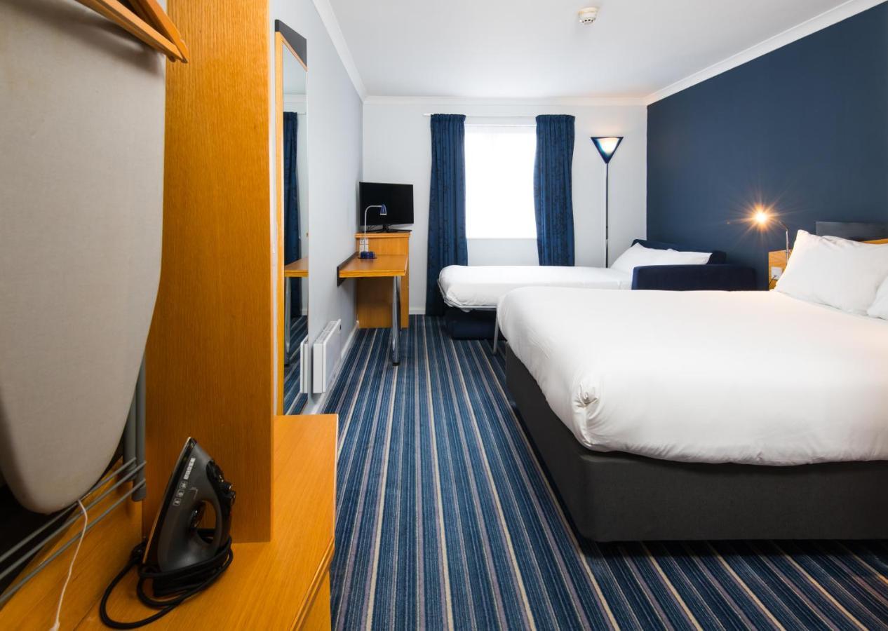 Holiday Inn Express Manchester East, An Ihg Hotel Екстер'єр фото