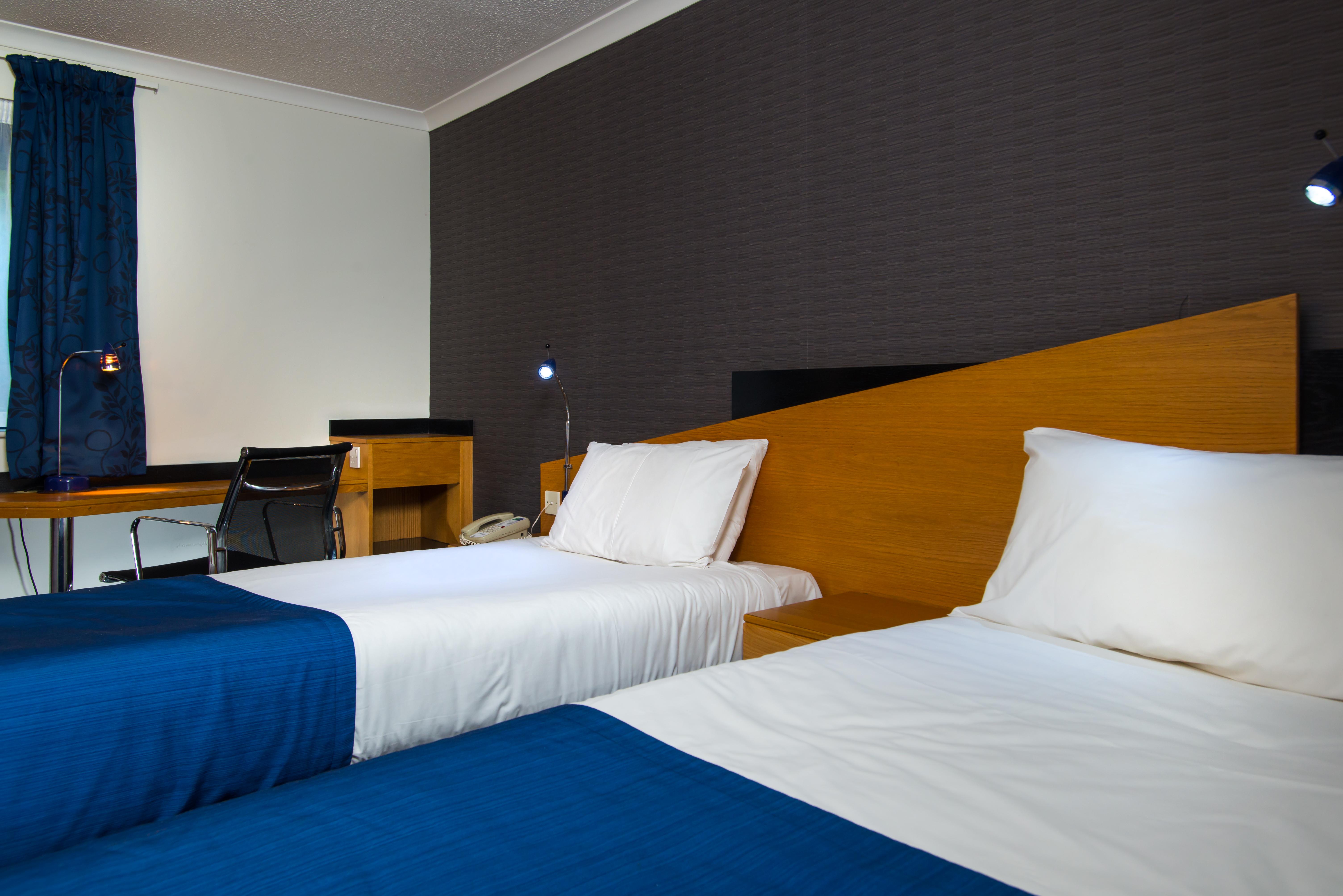 Holiday Inn Express Manchester East, An Ihg Hotel Екстер'єр фото