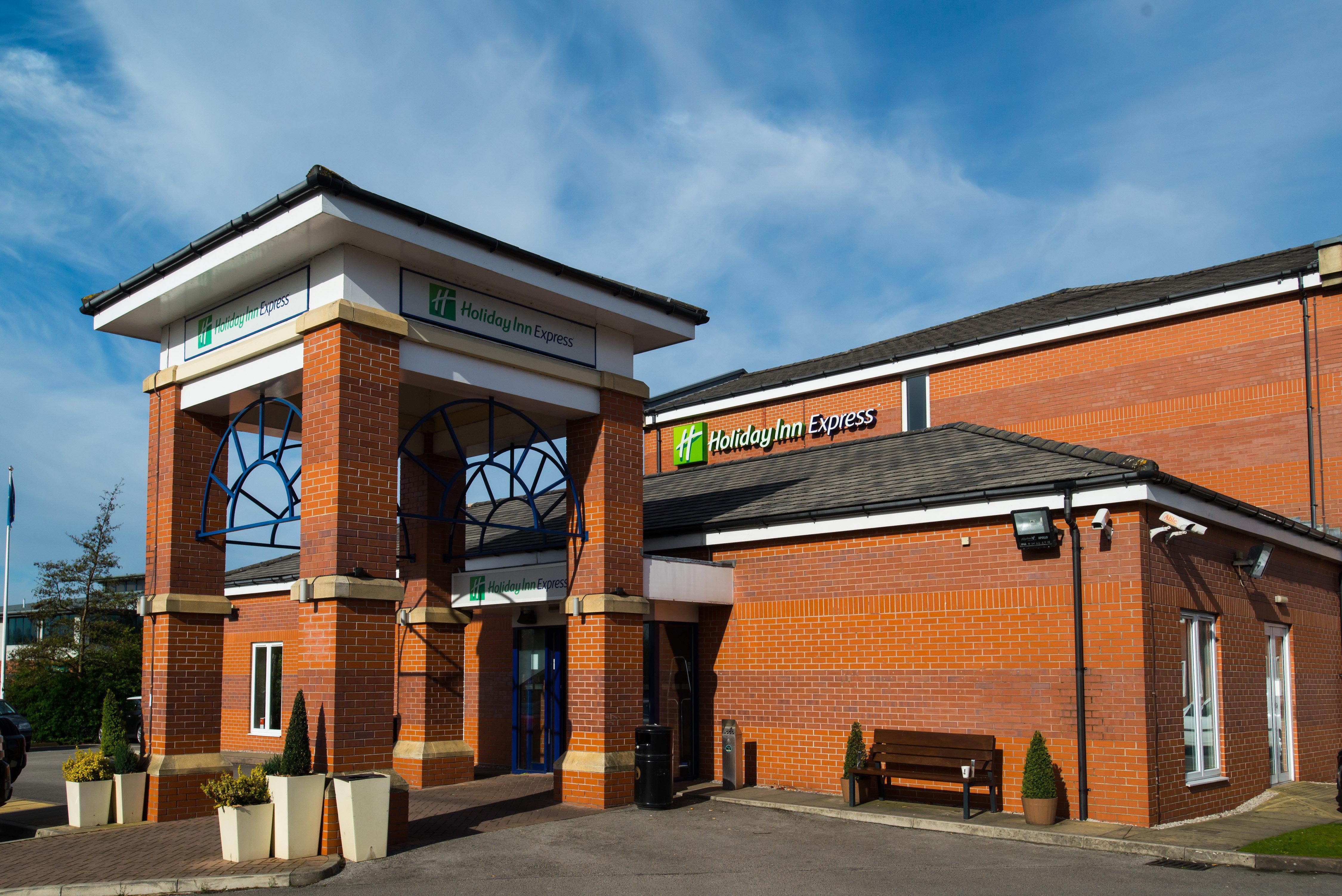 Holiday Inn Express Manchester East, An Ihg Hotel Екстер'єр фото