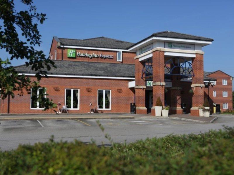 Holiday Inn Express Manchester East, An Ihg Hotel Екстер'єр фото