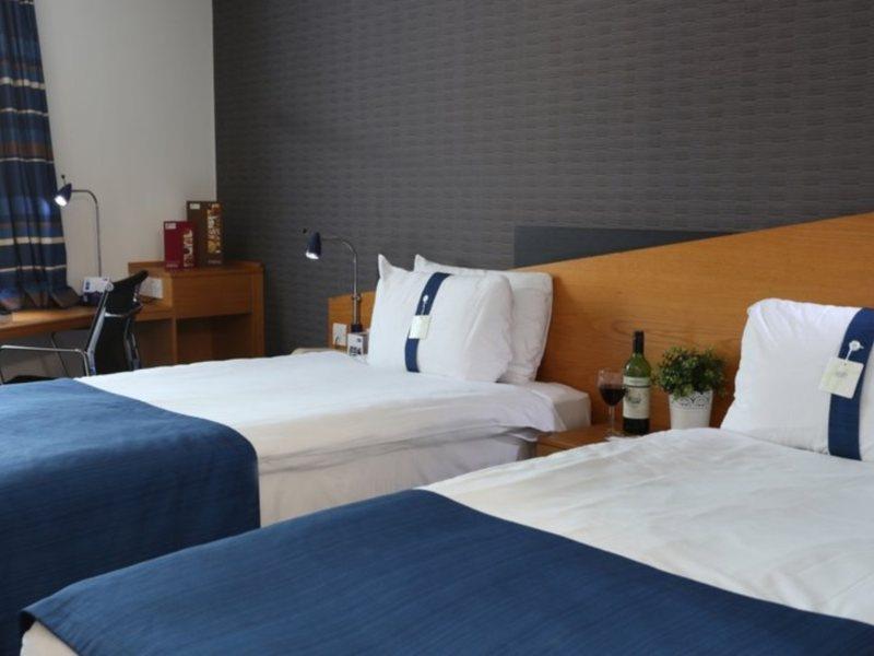 Holiday Inn Express Manchester East, An Ihg Hotel Екстер'єр фото